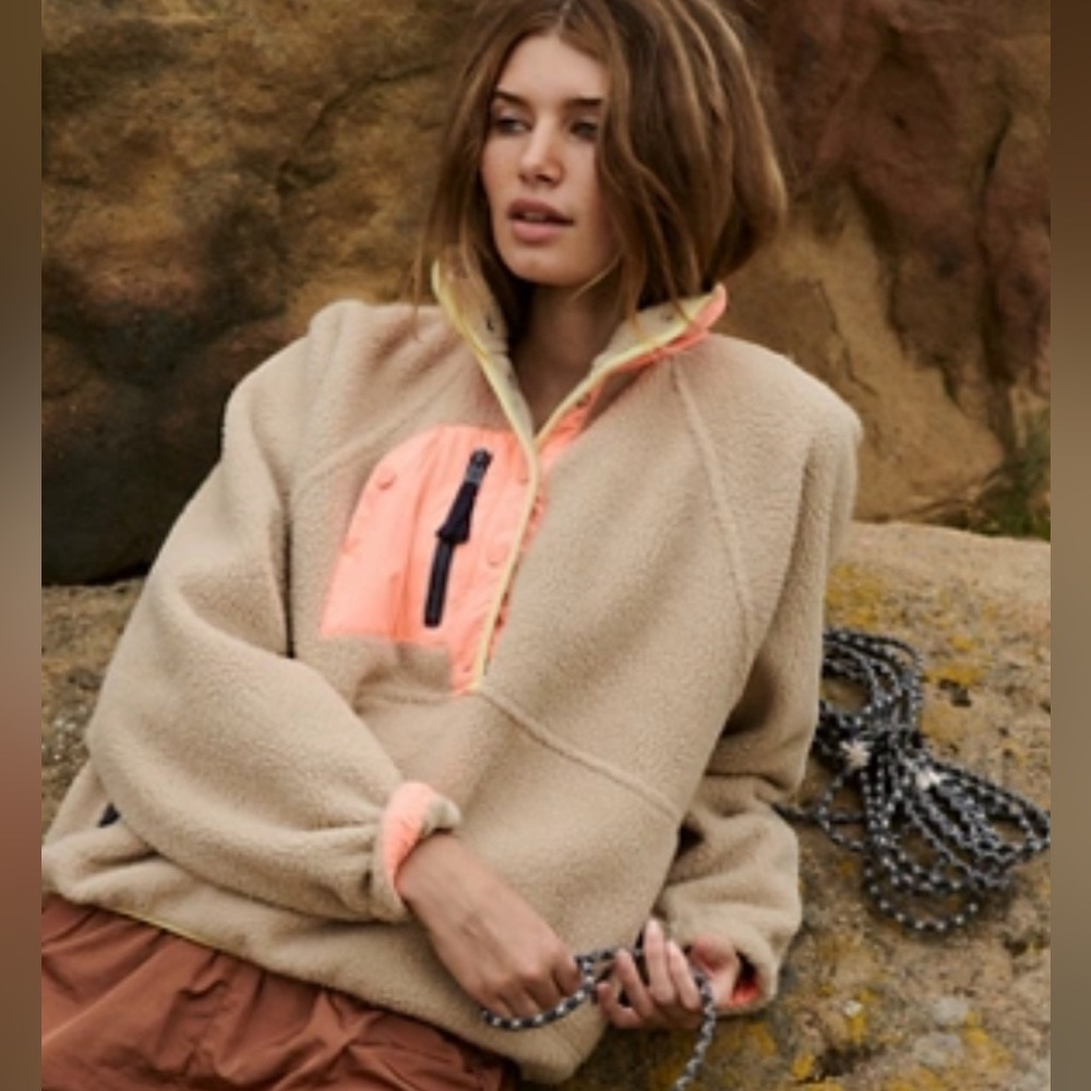 Hit The Slopes Colorblock Pullover. Color, Clay Combo. Size, S. New with tags.